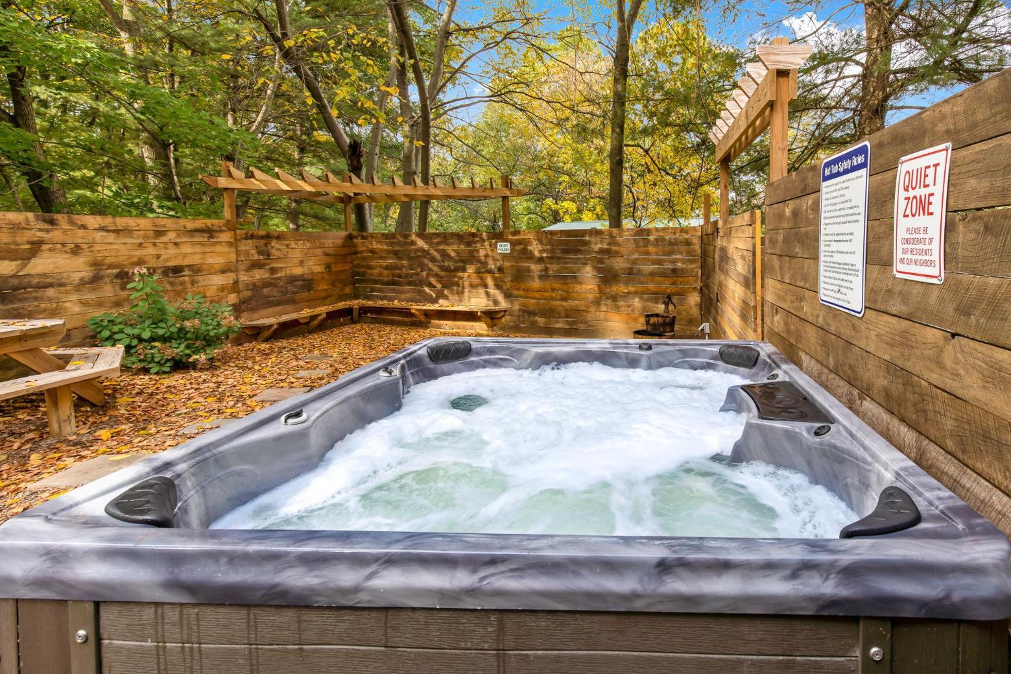 5 Bd W Hottub - Mins To Hunting Hiking & Fishing Leilighet New Providence Eksteriør bilde